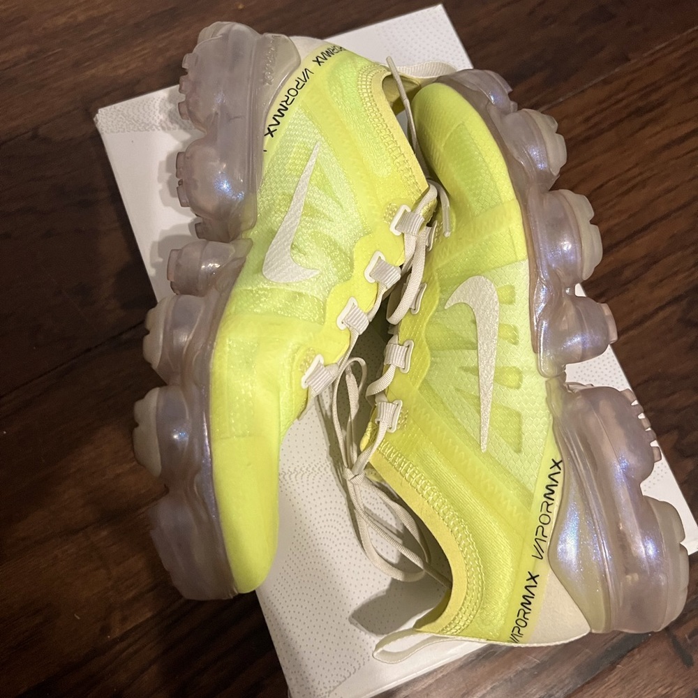 SOLD Size 5 Nike Vapormax